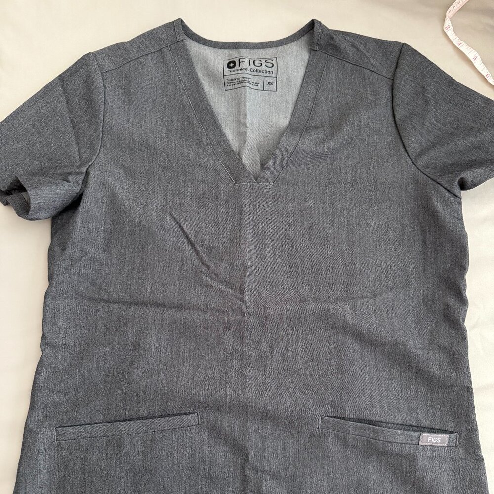 Figs extra small grey scrub top